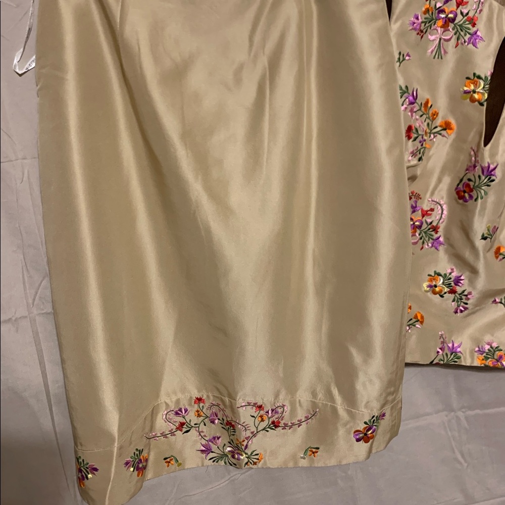 SOLD !! 
 Sz 6 embroidered noviello-bloom 100% silk skirts set - Picture 4 of 15